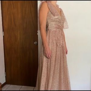 ✨ Beautiful wedding dress.  Size can be adjusted (smaller or larger)